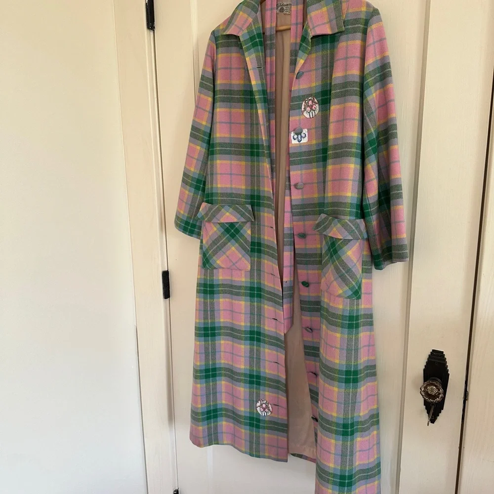 Vintage 100% wool lightweight plaid belted trench coat — truly one of a kind! - Picture 2 of 15